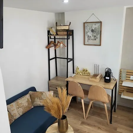 Апарт-отель A La Buttes Aux Cailles Париж