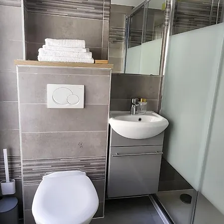 A La Buttes Aux Cailles Апарт-отель 2*