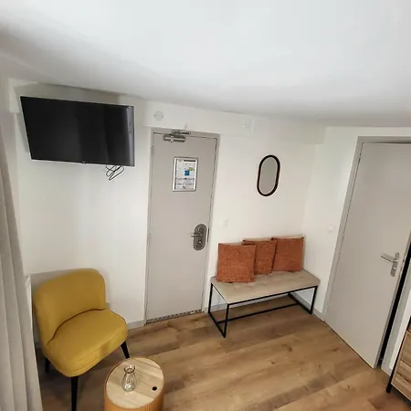 Апарт-отель A La Buttes Aux Cailles 2*