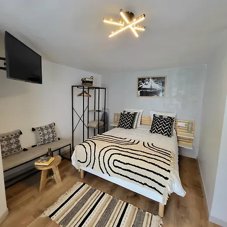 A La Buttes Aux Cailles Апарт-отель 2*