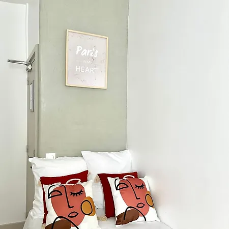 Апарт-отель A La Buttes Aux Cailles 2*