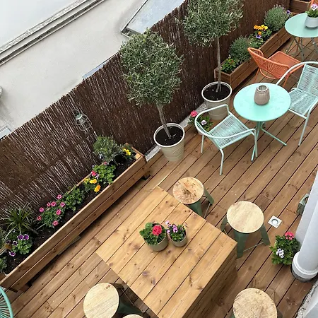 Апарт-отель A La Buttes Aux Cailles 2*