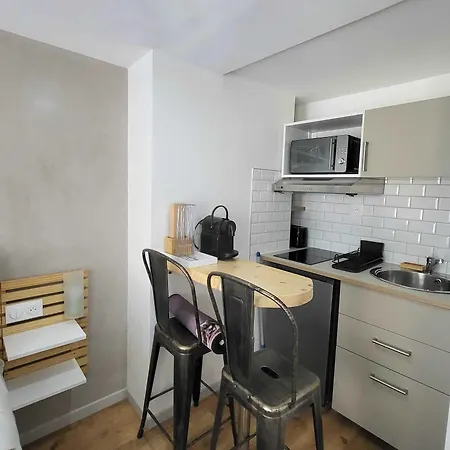 Апарт-отель A La Buttes Aux Cailles